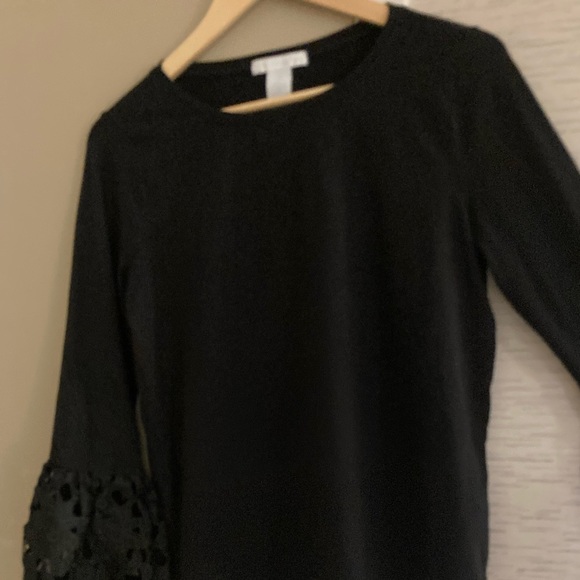 Design History dressy Black top lace bell sleeves❤️🌹 - Picture 9 of 13